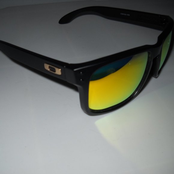 Oakley Accessories - Women's Oakley Holbrook Sunglasses Polarized "LIKE NEW"